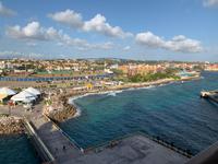 Blick vom Schiff auf den Anleger in Willemstad