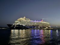 Die Mein Schiff 2 bei Nacht