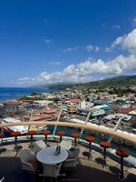 Blick vom Schiff auf Roseau - Dominica