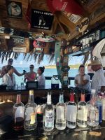 Floating Bar mit Rundum-Meerblick