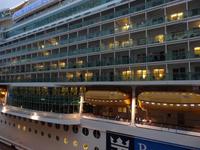 Unser Nachbarschiff auf St. Maarten ...