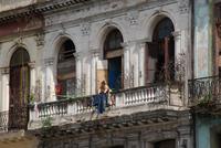 typisch Kuba - Koloniale Häuserfront im Zentrum von Havanna