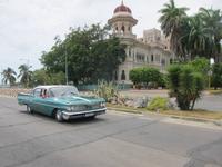 Cienfuegos - Palacio de Valle und Oldtimer