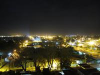 Blick über Cienfuegos bei Nacht