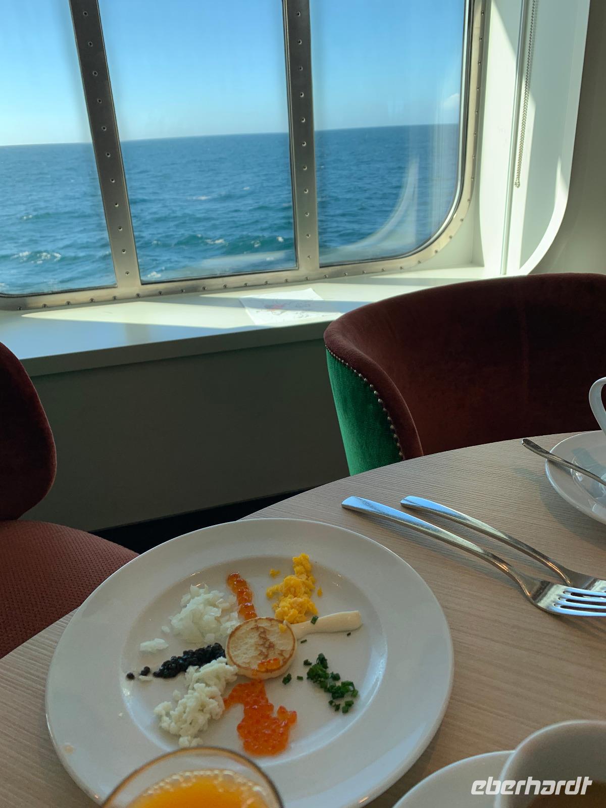 Kaviarfrühstück mit Meerblick