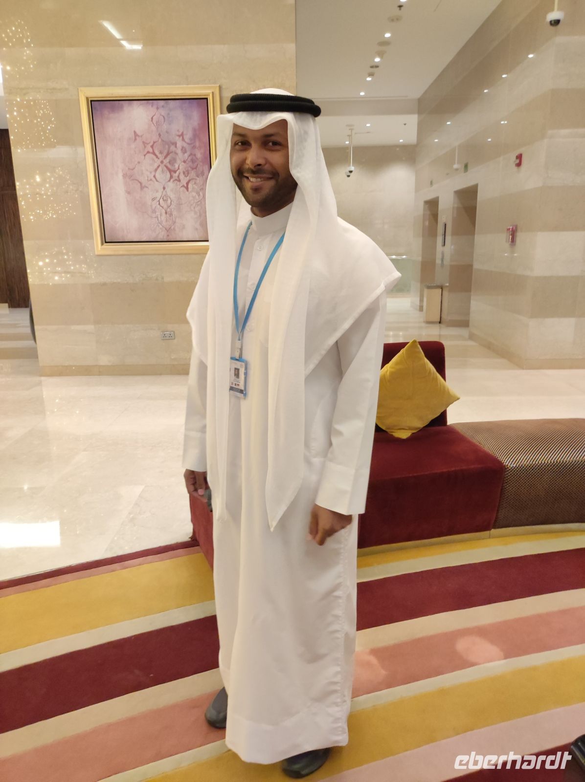 Osman unser Reisebegleiter in typsicher Kleidung