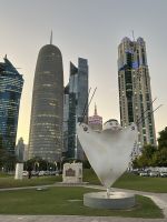 West Bay mit WM-Maskottchen