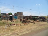 0010 Fahrt zur Sandai Ranch - Möbelgeschäft