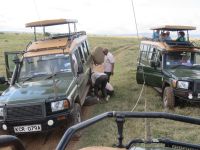 0035 Safari im Solio Nationalpark - Reifenpanne