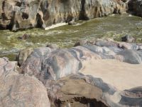 1079 Tsavo-Ost Nationalpark - Galana-River - Felsformationen am Lungard-Wasserfall