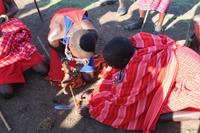 Feuer machen bei den Masai