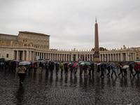Anstehen für den Petersdom - Vatikan