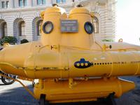 Gelbes U-Boot in Monaco