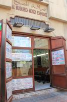 Dubai - Wechselstube im Stoff Souk