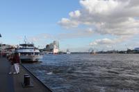 Blick von den Landungsbrücken auf die Elbe