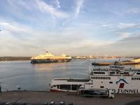 Mein Schiff 1 legt auch gleich in Southampton an