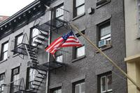 Die typischen Feuerleitern an den Fassaden