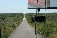 Straße zu den Maya-Ruinen von Kohunlich in Mexiko