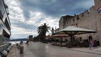 083a Trogir, Riva mit Festung Kamerlengo