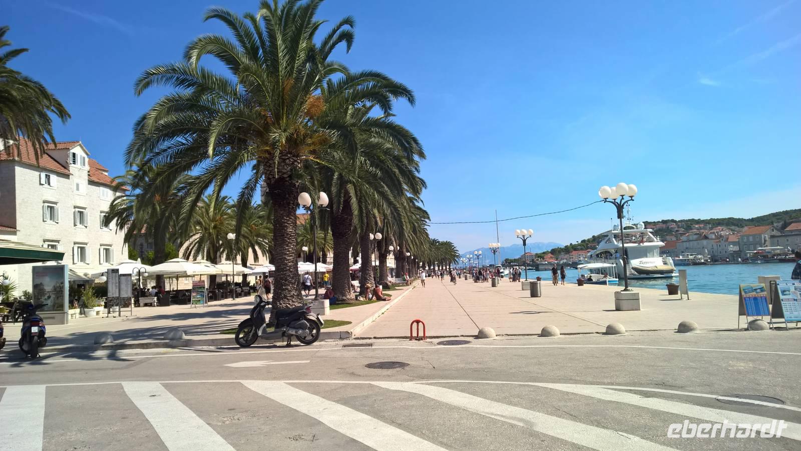 Trogirs Uferpromenade und Yachthafen