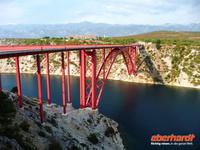 Blick zur neuen Straßenbrücke von Stary Most