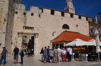 124 Trogir, Seetor und äußere Loggia