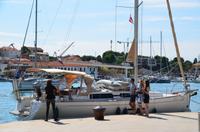 135 Trogir, Boot an der Riva