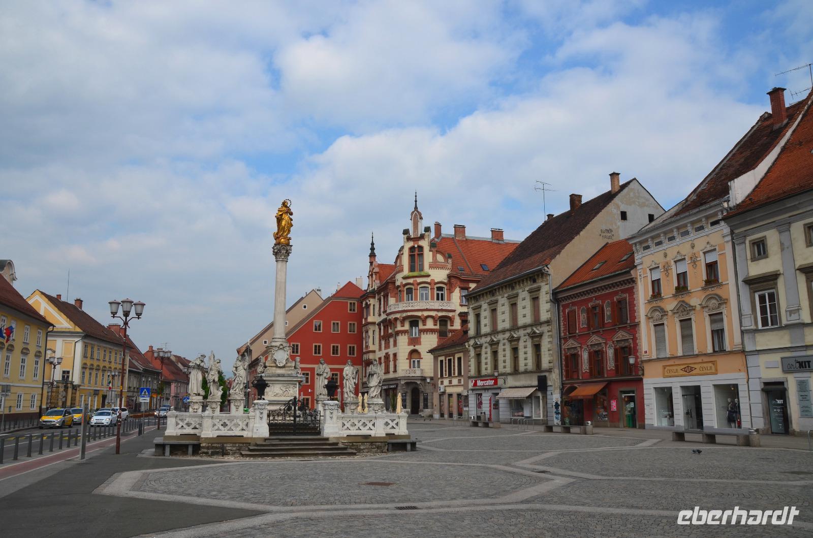 004 Maribor, Rathausplatz mit Gedenksäule für die Opfer der Pest