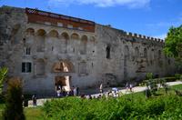 165 Split, Goldenes Tor und Palastmauer