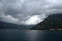 229 Montenegro, Bucht von Kotor mit Inseln Maria vom Felsen und Sveti Dorte