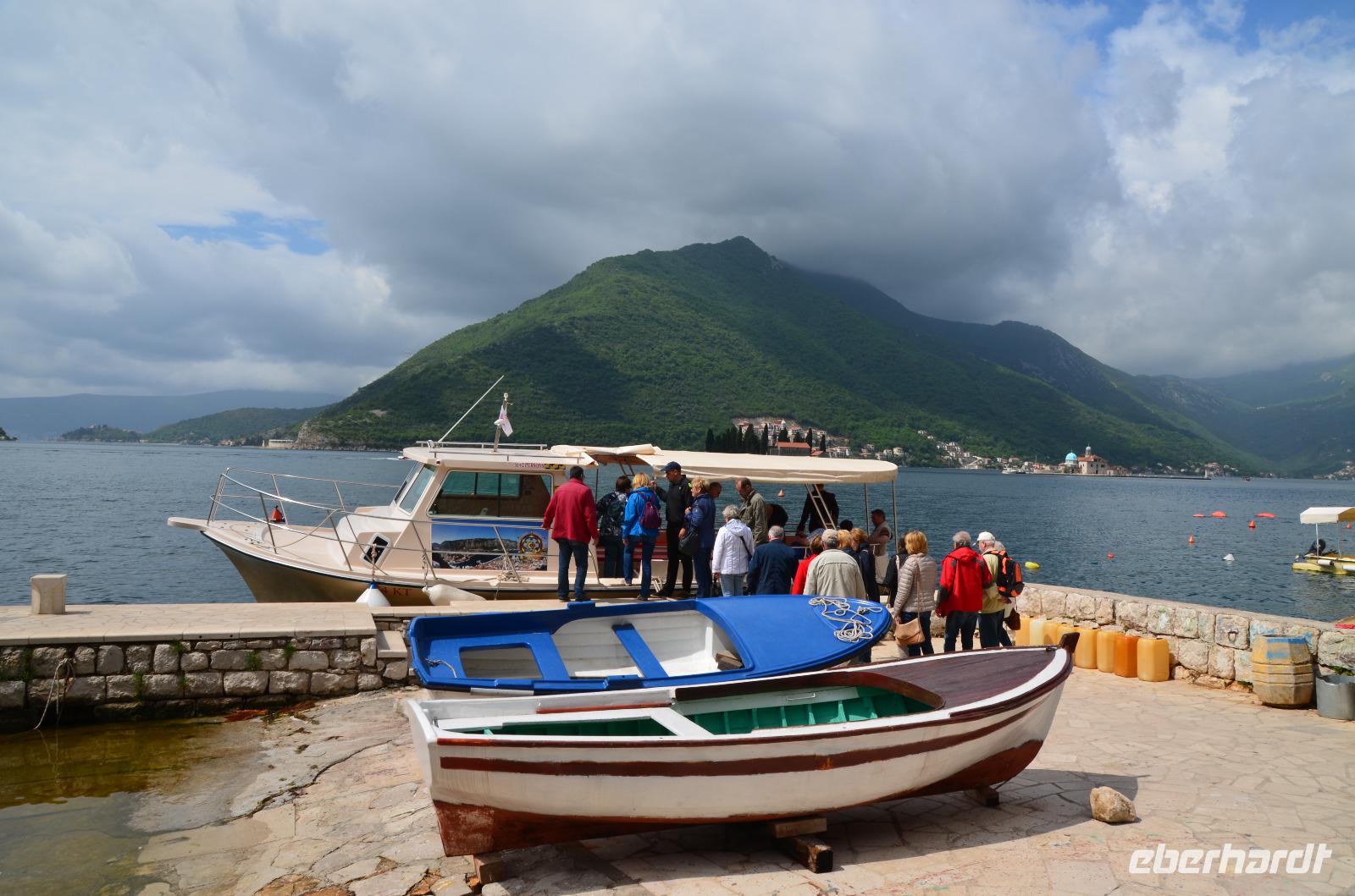 236 Montenegro, Bucht von Kotor, Überfahrt zur Insel Maria vom Felsen