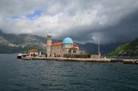 239 Montenegro, Bucht von Kotor, Überfahrt zur Insel Maria vom Felsen