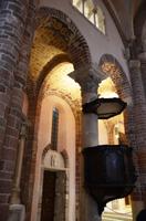 264 Montenegro, Kotor, Kathedrale des Heiligen Tripun, Säulen mit Fresken und Kanzel