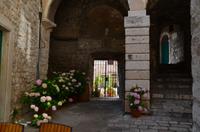 089 Sibenik, Eingang zum Vier Brunnen Platz