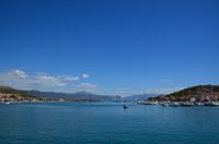 160 Trogir, Blick auf den Brückenneubau und das Ziegengebirge