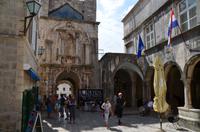 205 Korcula, Rathausplatz mit Arzthaus, Stadttor und Loggia