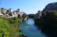 236 Mostar, Blick von der Mehmed Pascha Moschee zur Alten Brücke