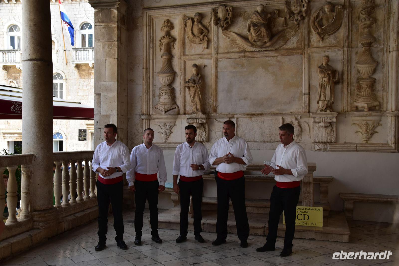 101 Trogir; Klappa in der Loggia