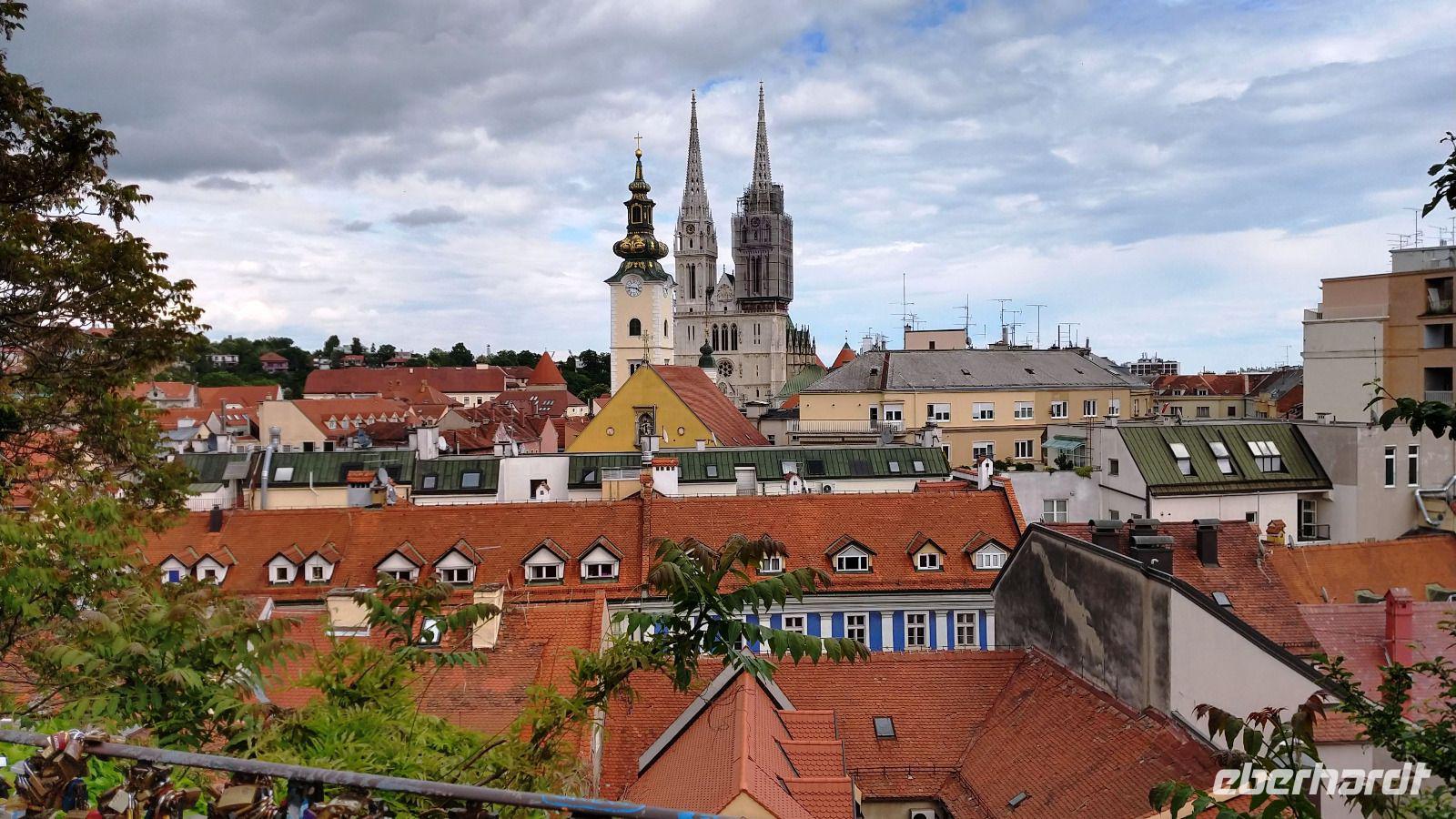 002q Zagreb, Blick von der Oberstadt zur Bischofsstadt