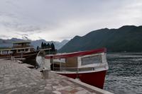 166 Bucht von Kotor von der Insel Maria auf dem Felsen mit Lovcen