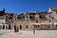195 Hvar, Marktplatz mit Festung