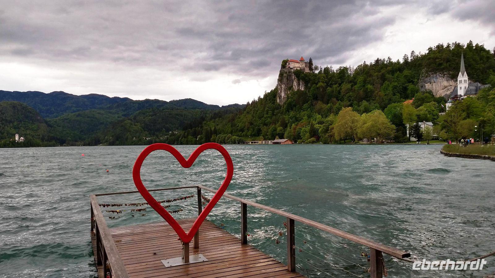 288 Bleder See mit Wallfahrtskirche, Burg und Stadtkirche