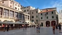 062 Sibenik, Hauptplatz mit Loggia