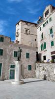 063 Sibenik, Hauptplatz mit Denkmal von Juray Dalmatinac