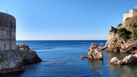132 Dubrovnik, Bucht zwischen Festung Lovrijenac und der Bokar-Bastion links