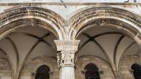 143 Dubrovnik, Portikus am Rektorenpalast
