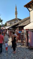 157 Mostar, Altstadtgasse mit Gerbermoschee