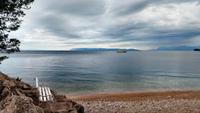 195 Podgora, Strand mit Blick zur Insel Brac