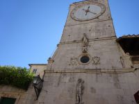Trogir: Hauptplatz mit Uhrturm