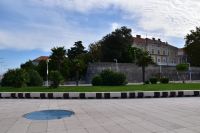 012 Zadar, Klaviertasten und Installation Gruß an die Sonne